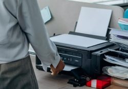 Multifunkcijski tiskalnik za tiskanje dokumentov